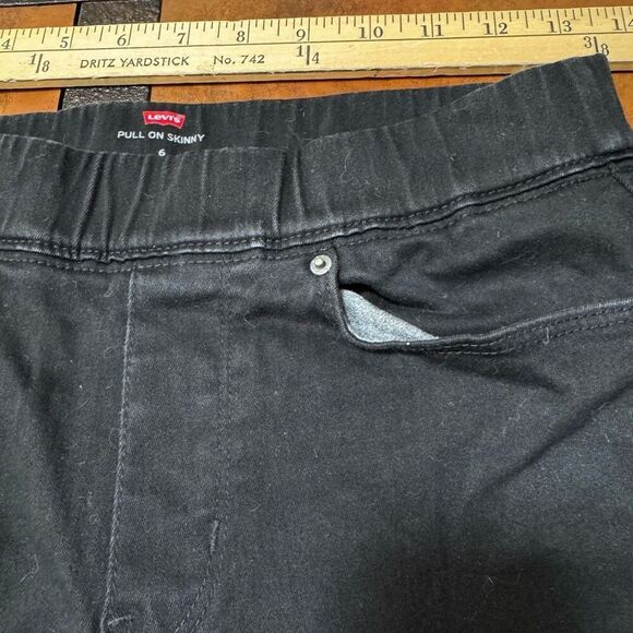 EUC Levi’s (6 / 28) Black Pull-On Skinny Jeans / Jeggings - Stretch Waistband - Picture 3 of 5
